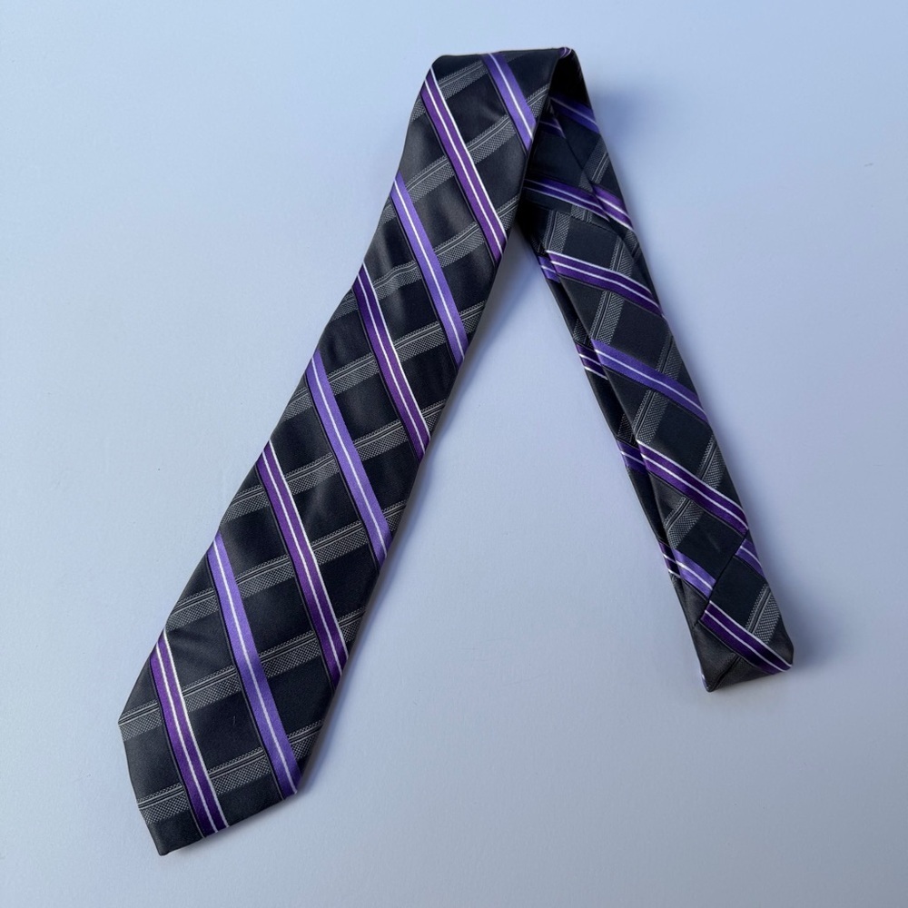 Men’s Michael Kors Silk Necktie Purple and Black​​​
